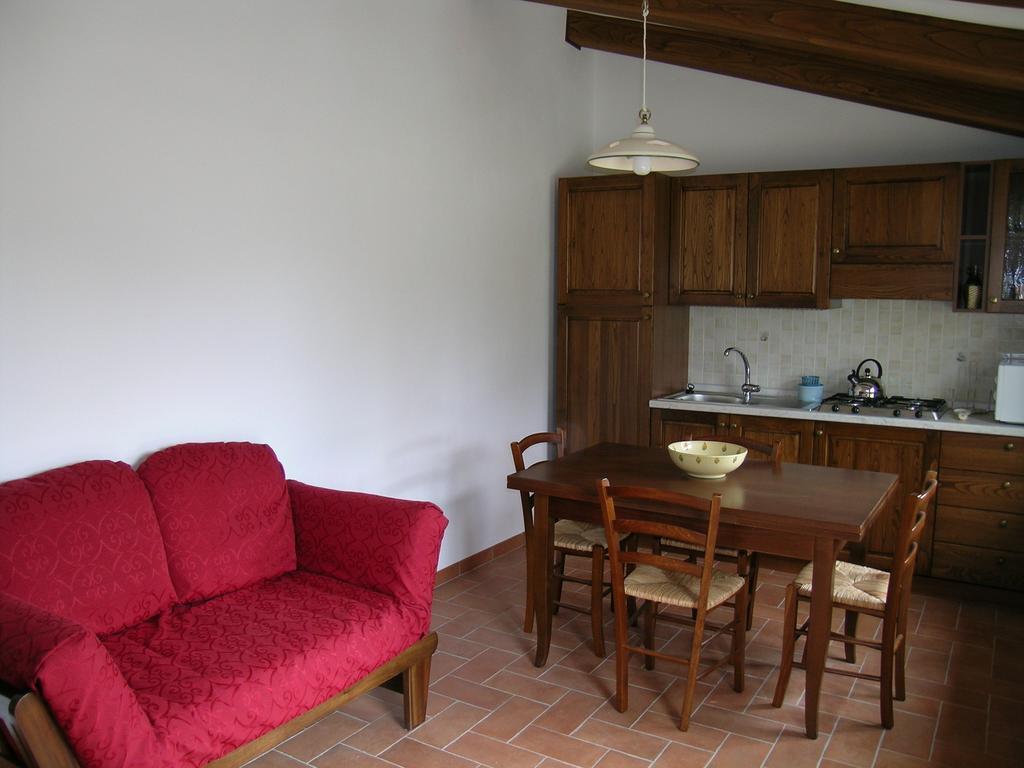 Agriturismo Podere Ossaia Cortona Szoba fotó