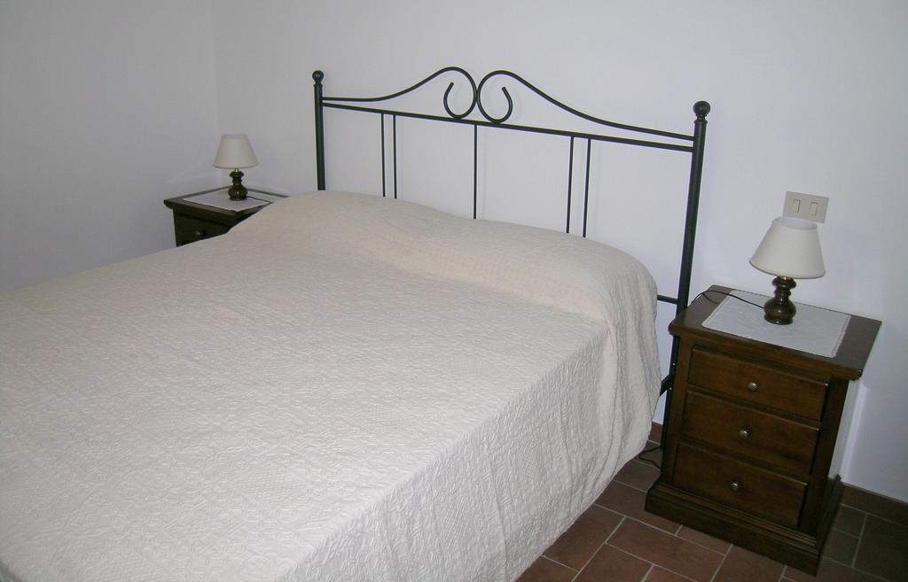 Agriturismo Podere Ossaia Cortona Szoba fotó
