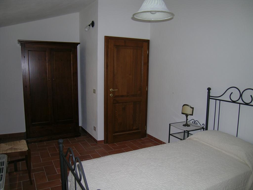 Agriturismo Podere Ossaia Cortona Szoba fotó