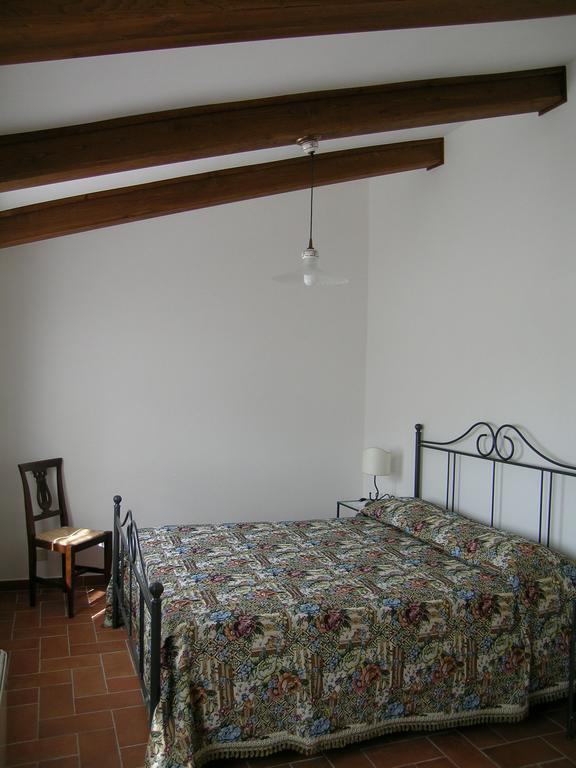 Agriturismo Podere Ossaia Cortona Szoba fotó